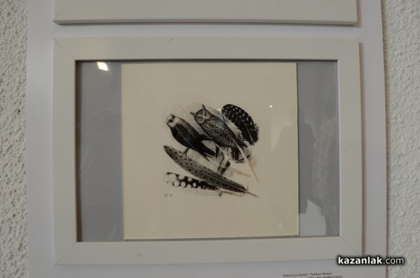 Изложбата на малка графика ще ви пренесе в друга вселена