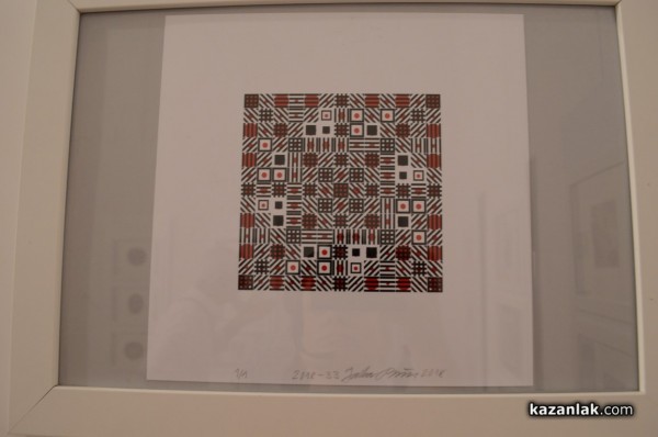 Изложбата на малка графика ще ви пренесе в друга вселена