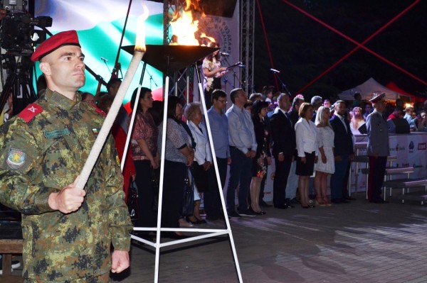 Тържествена заря-проверка в Казанлък за 2 юни