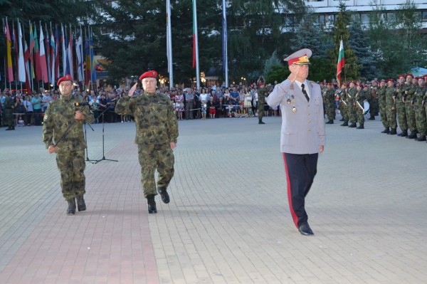Тържествена заря-проверка в Казанлък за 2 юни