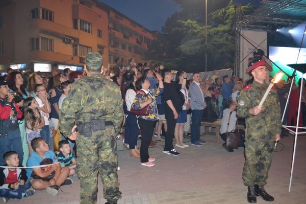 Тържествена заря-проверка в Казанлък за 2 юни