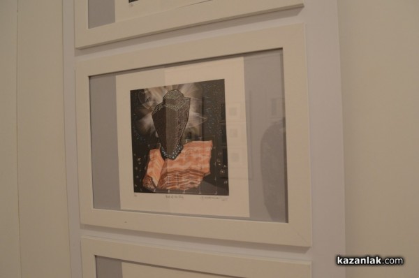 Изложбата на малка графика ще ви пренесе в друга вселена