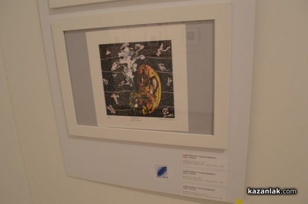 Изложбата на малка графика ще ви пренесе в друга вселена