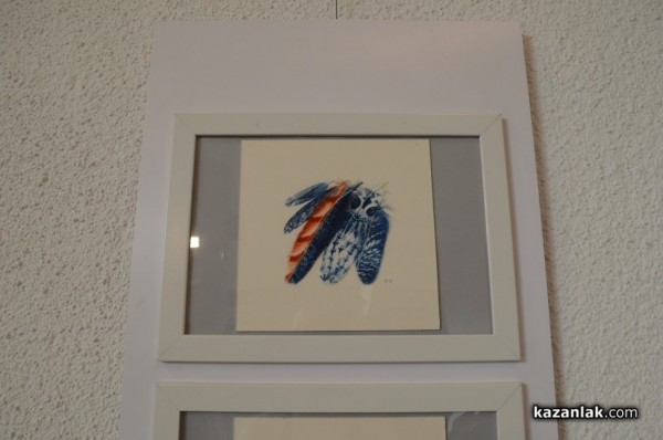 Изложбата на малка графика ще ви пренесе в друга вселена