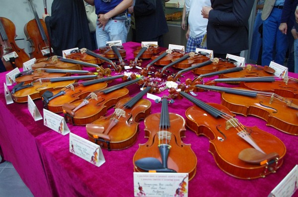 Наградиха победителите в Международния конкурс за съвременно лютиерство