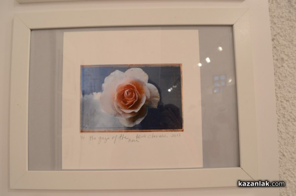 Изложбата на малка графика ще ви пренесе в друга вселена