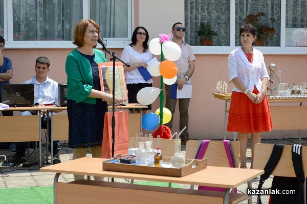 Бизнесът и Образованието в Казанлък си подадоха ръка