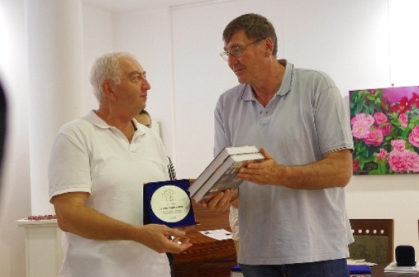 Почетни плакети от Кмета за 70-годишнината на баскетбола в Казанлък