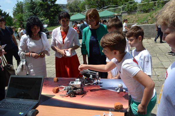 Кметът на Казанлък бе отличена със Сертификат за екипност от Хаджиеновци