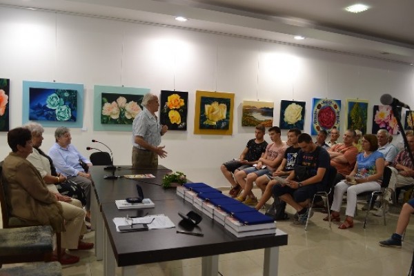 Почетни плакети от Кмета за 70-годишнината на баскетбола в Казанлък