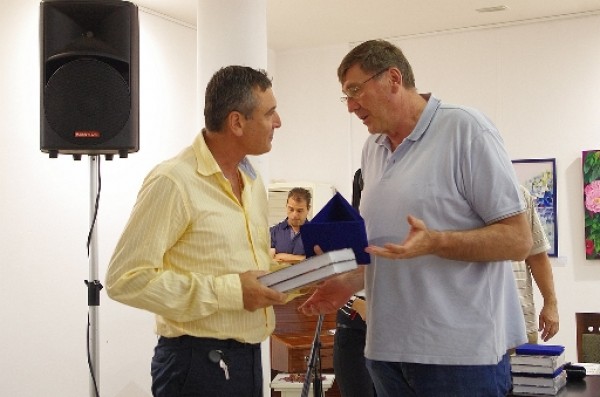 Почетни плакети от Кмета за 70-годишнината на баскетбола в Казанлък