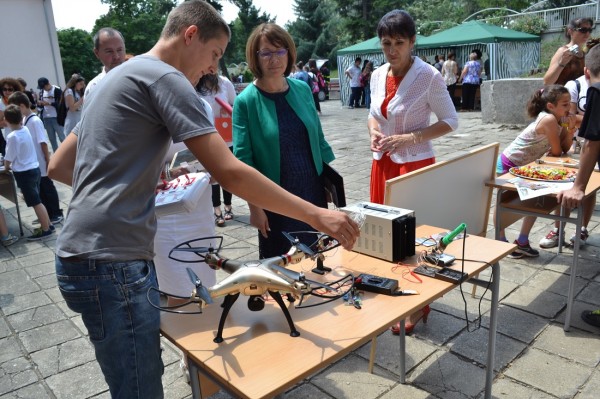 Кметът на Казанлък бе отличена със Сертификат за екипност от Хаджиеновци