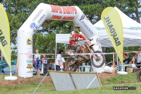 Състезателите на казанлъшкия “Дамасцена Алба“ АСК с купи от Хард Ендуро Горна Малина