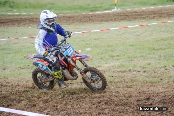 Състезателите на казанлъшкия “Дамасцена Алба“ АСК с купи от Хард Ендуро Горна Малина