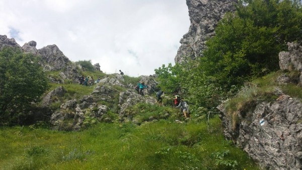 Туристите от “Орлово гнездо“ покориха връх “Сахранка“ за ден