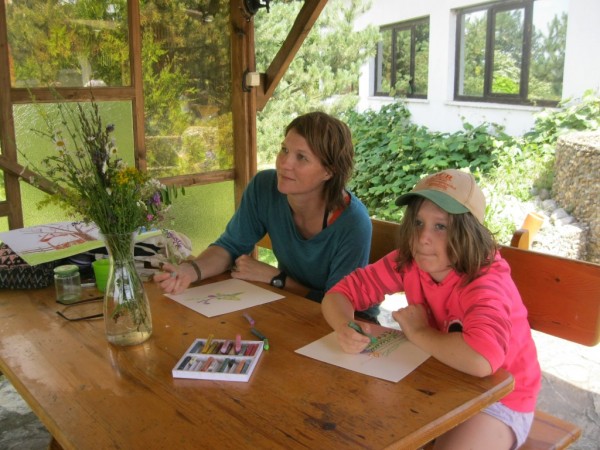 Деца и родители рисуваха на Синята река