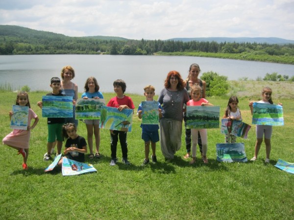 Деца и родители рисуваха на Синята река