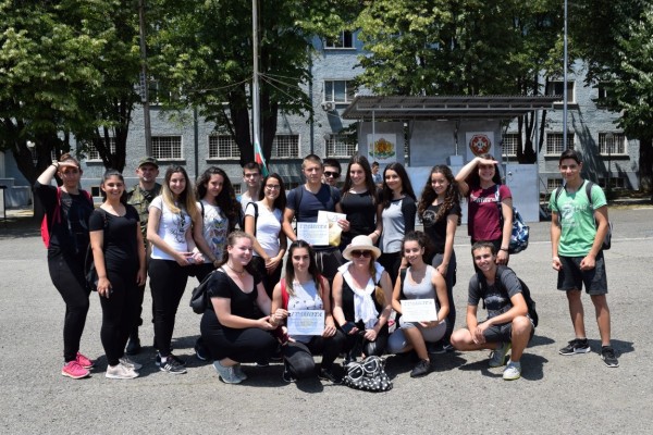 Казанлъшки ученици станаха “Приятели на армията“