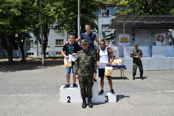 Казанлъшки ученици станаха “Приятели на армията“