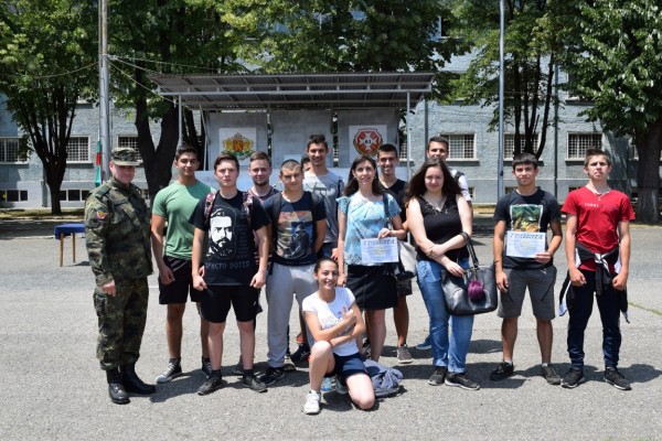 Казанлъшки ученици станаха “Приятели на армията“