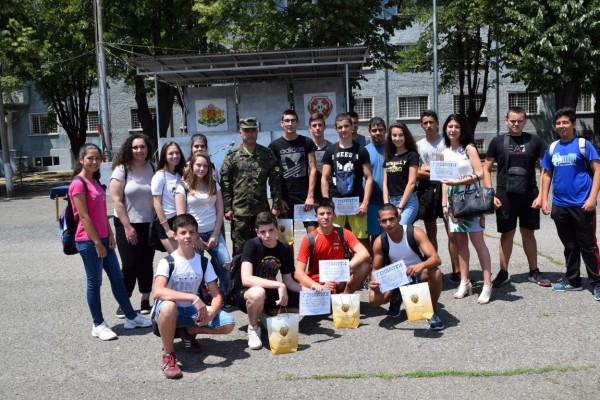 Казанлъшки ученици станаха “Приятели на армията“