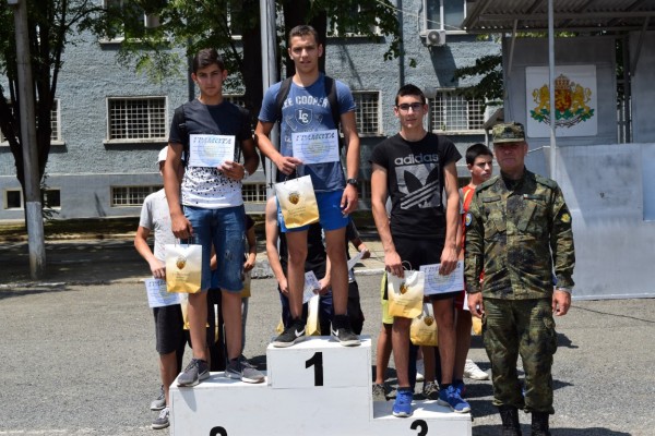 Казанлъшки ученици станаха “Приятели на армията“