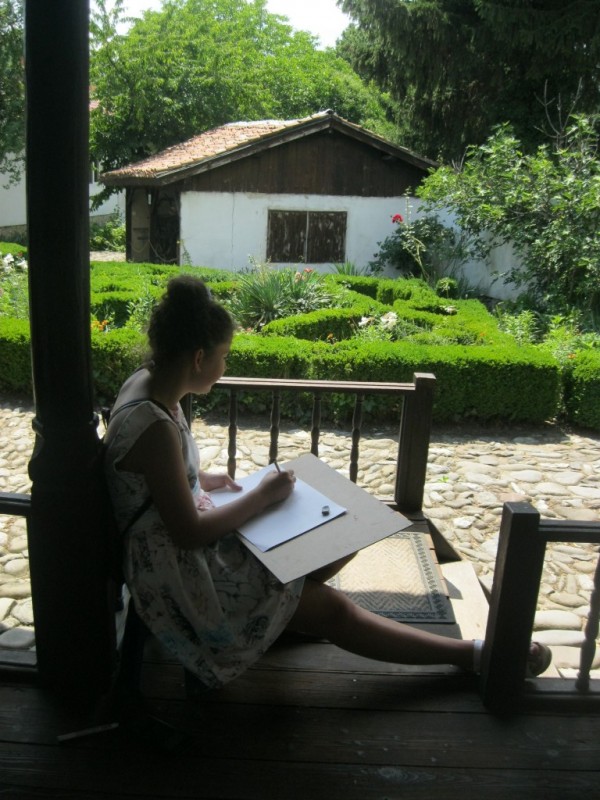 „Арт линия“ творят за пета поредна седмица в етнографския комплекс