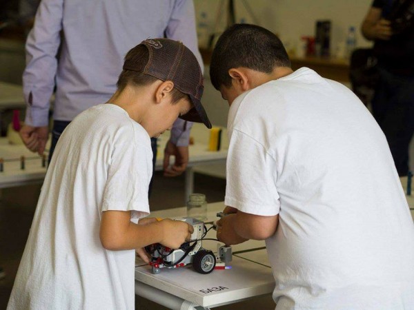 Трето място за казанлъшкия „Робо БУрборко“ на финала на Роботика за България