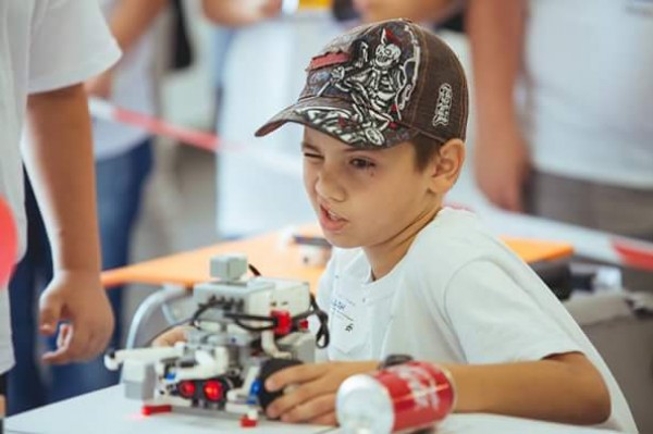 Трето място за казанлъшкия „Робо БУрборко“ на финала на Роботика за България