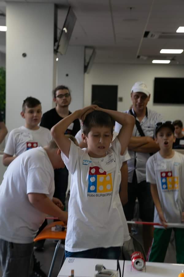 Трето място за казанлъшкия „Робо БУрборко“ на финала на Роботика за България