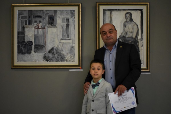 Благотворителната изложба за Художествената гимназия в Казанлък събра близо 10 000 лв.