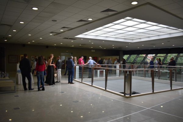 Благотворителната изложба за Художествената гимназия в Казанлък събра близо 10 000 лв.