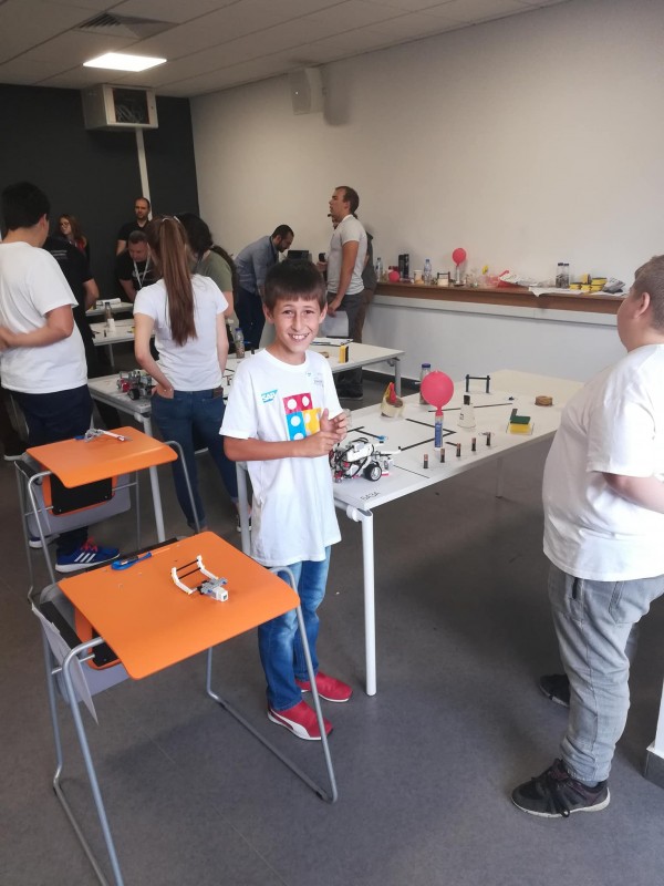 Трето място за казанлъшкия „Робо БУрборко“ на финала на Роботика за България