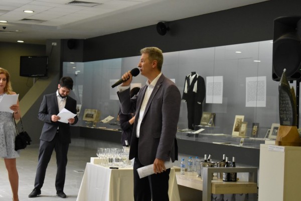 Благотворителната изложба за Художествената гимназия в Казанлък събра близо 10 000 лв.