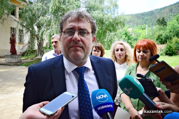 Читалището в Шипка ще бъде реставрирано, обеща министърът на културата