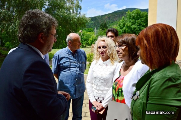 Читалището в Шипка ще бъде реставрирано, обеща министърът на културата