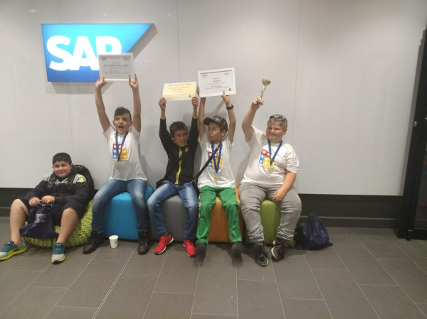 Трето място за казанлъшкия „Робо БУрборко“ на финала на Роботика за България