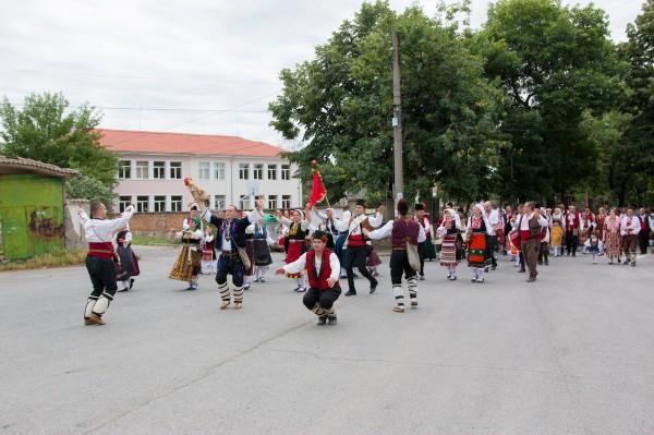 Тракийска сватба пресътвориха казанлъшкото сем. Петкови
