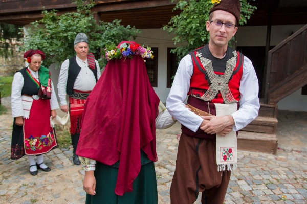 Тракийска сватба пресътвориха казанлъшкото сем. Петкови