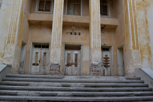 Община Казанлък открива дарителска сметка за сградата на читалище „Светлина“