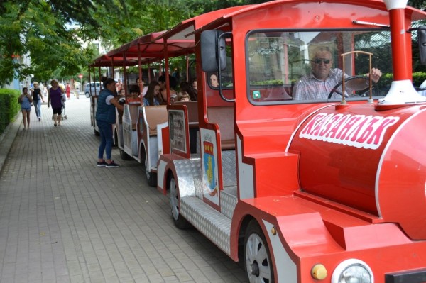 Започват летните разходки с влакчета в Казанлък