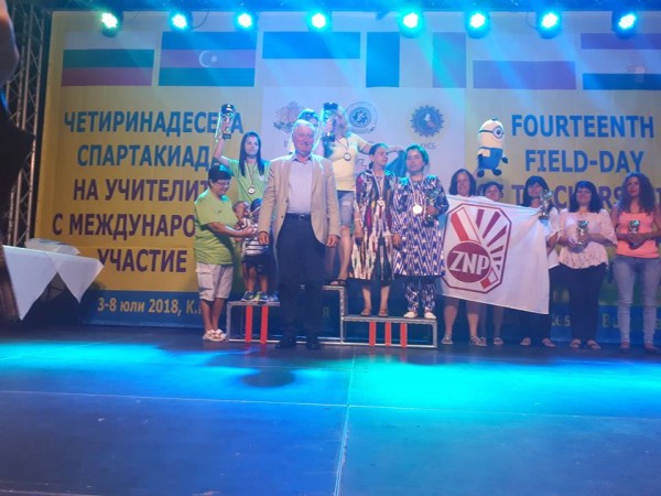 Купа и медали за Община Казанлък от международната спартакиада на учителите