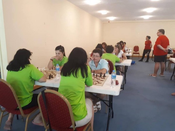 Купа и медали за Община Казанлък от международната спартакиада на учителите