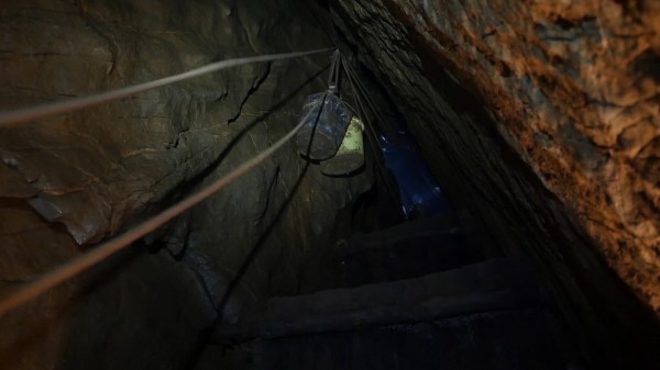 Казанлъшките пещерняци и приятели посрещнаха Джулая в пещера Бузлуджа