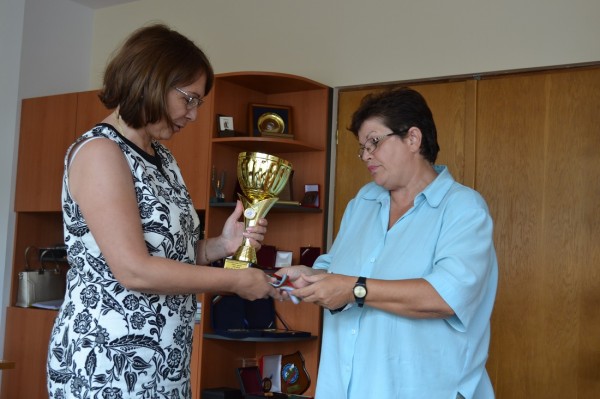 Купа и медали за Община Казанлък от международната спартакиада на учителите