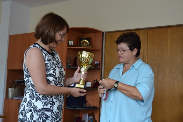 Купа и медали за Община Казанлък от международната спартакиада на учителите