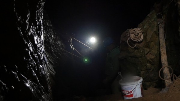 Казанлъшките пещерняци и приятели посрещнаха Джулая в пещера Бузлуджа