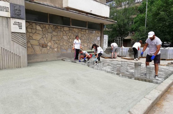 Обновиха барелефа на Стефан Караджа в навечерието на годишнината от гибелта му