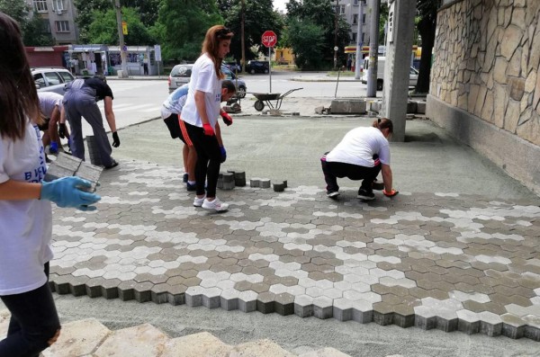 Обновиха барелефа на Стефан Караджа в навечерието на годишнината от гибелта му