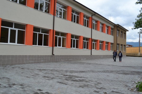 Кметът посети училища в ремонт в община Казанлък